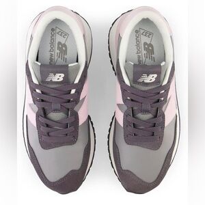 New Balance 237 v1. Excellent used condition! Size 8.5 women’s